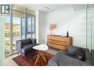 1075 Sunset Drive Unit# Ph1. Kelowna, British Columbia