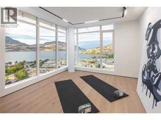 1075 Sunset Drive Unit# Ph1. Kelowna, British Columbia