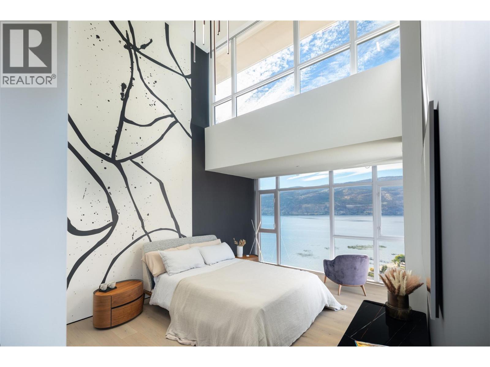 1075 Sunset Drive Unit# Ph1. Kelowna, British Columbia