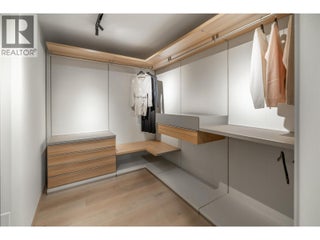 1075 Sunset Drive Unit# Ph1. Kelowna, British Columbia