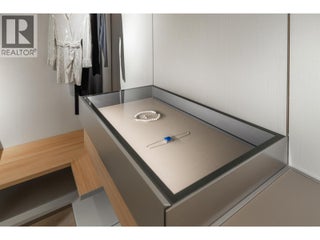 1075 Sunset Drive Unit# Ph1. Kelowna, British Columbia