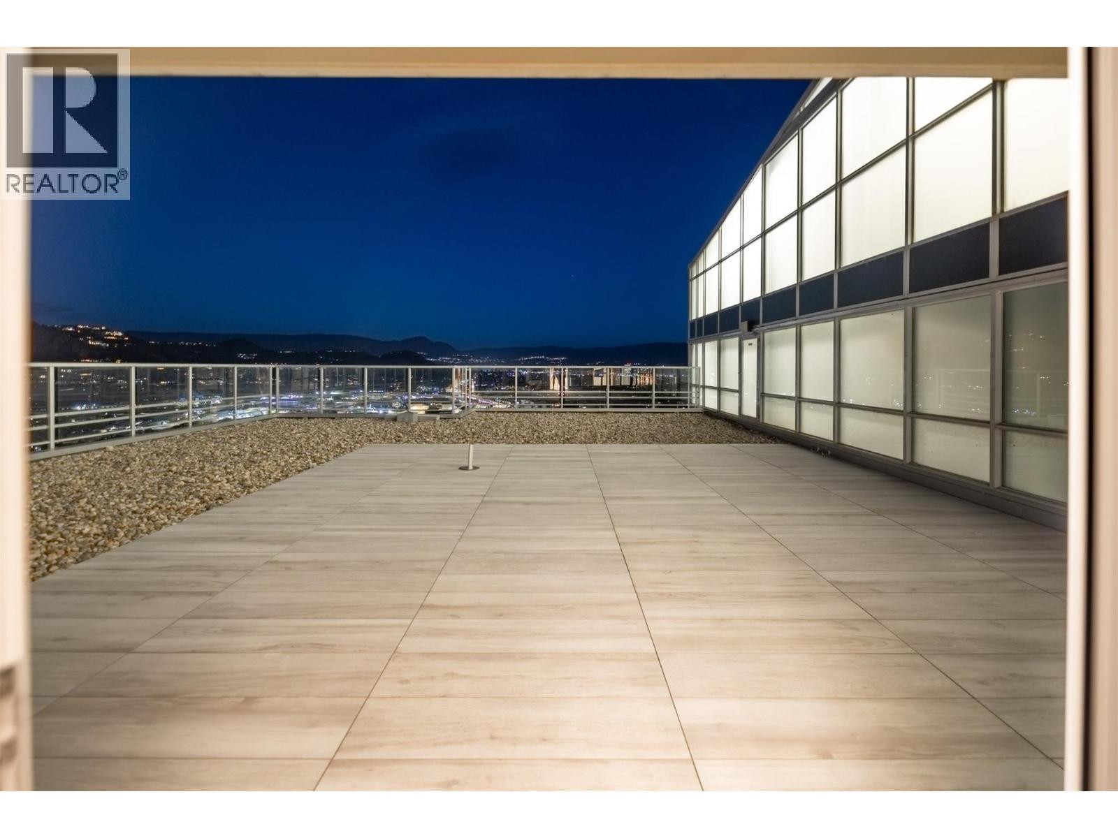 1075 Sunset Drive Unit# Ph1. Kelowna, British Columbia