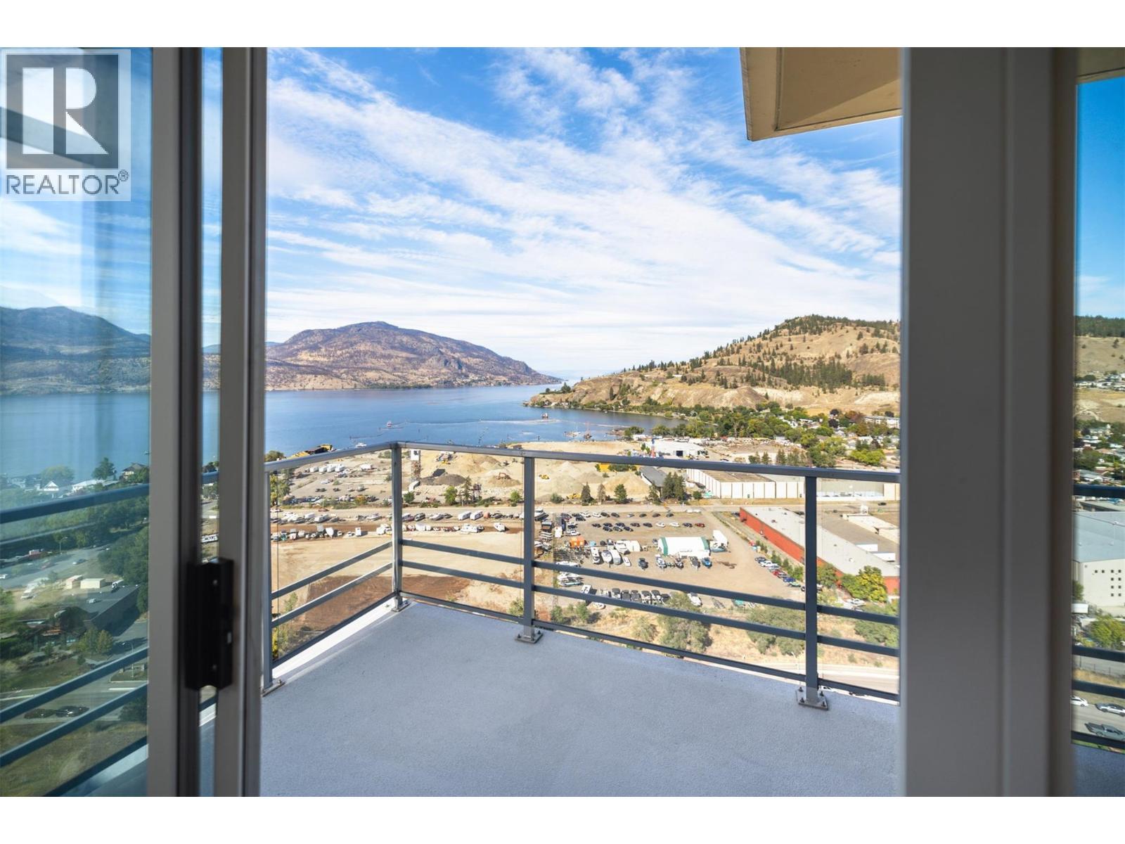 1075 Sunset Drive Unit# Ph1. Kelowna, British Columbia