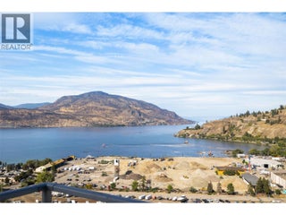 1075 Sunset Drive Unit# Ph1. Kelowna, British Columbia