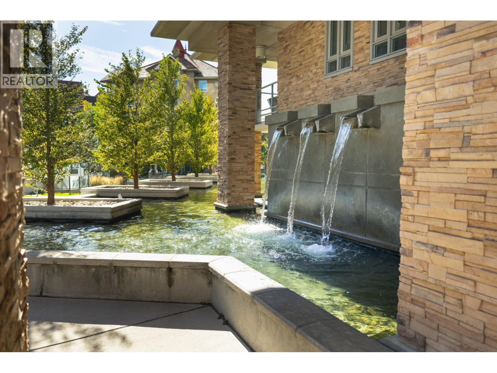 1075 Sunset Drive Unit# Ph1. Kelowna, British Columbia