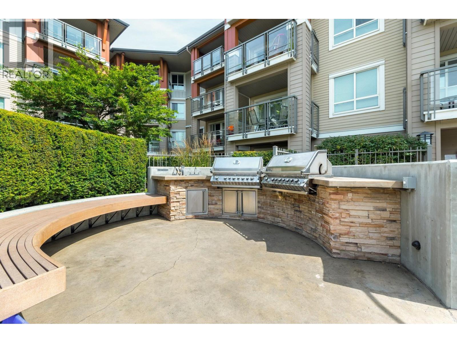 1075 Sunset Drive Unit# Ph1. Kelowna, British Columbia