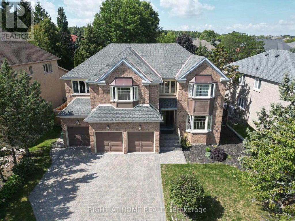 2427 Erin Centre Boulevard, Mississauga (central Erin Mills)