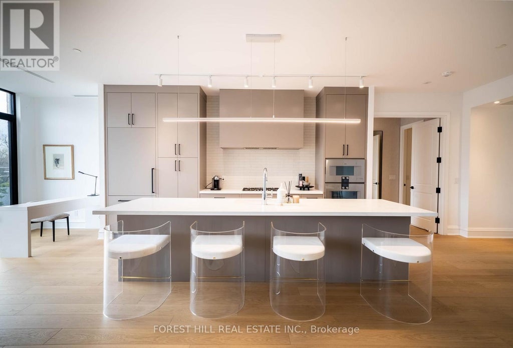 4d - 2010 Bathurst Street, Toronto (humewood-Cedarvale)