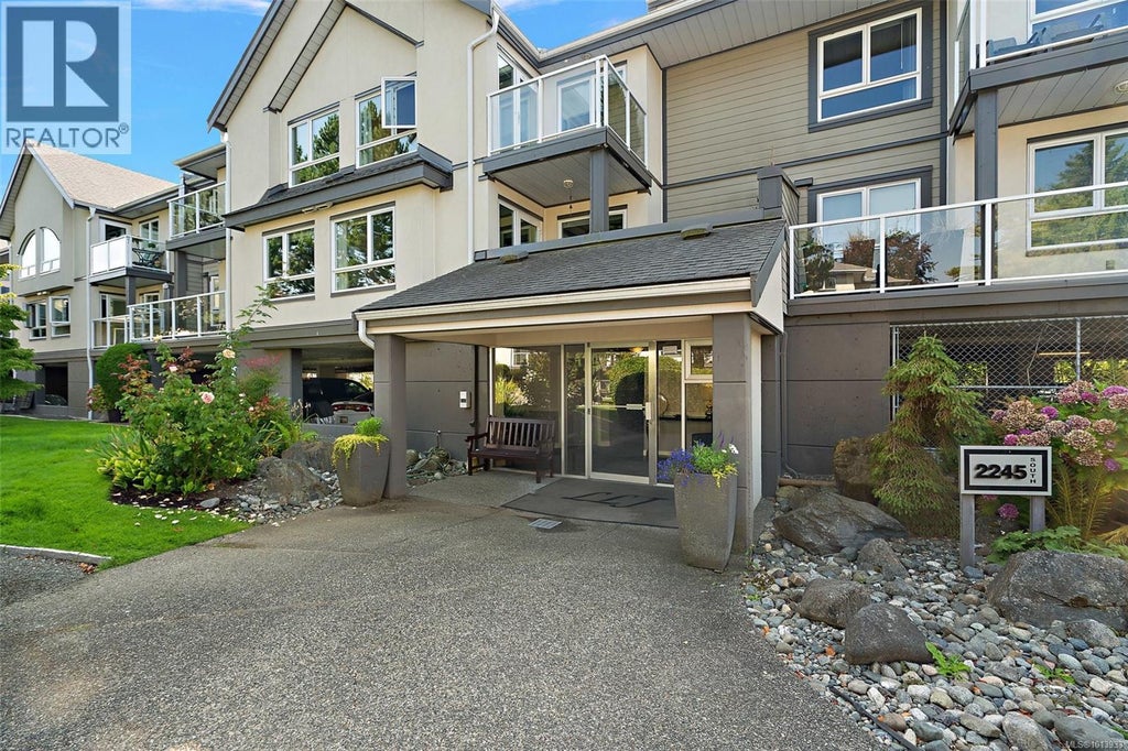 228 2245 James White Boulevard, Sidney