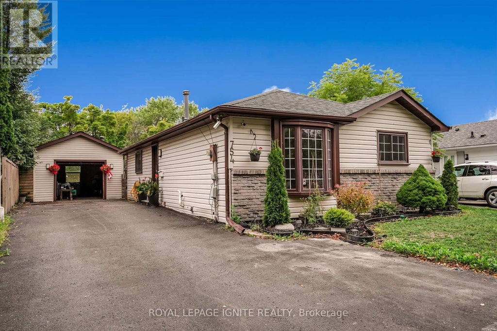 754 Downview Crescent, Oshawa (donevan)