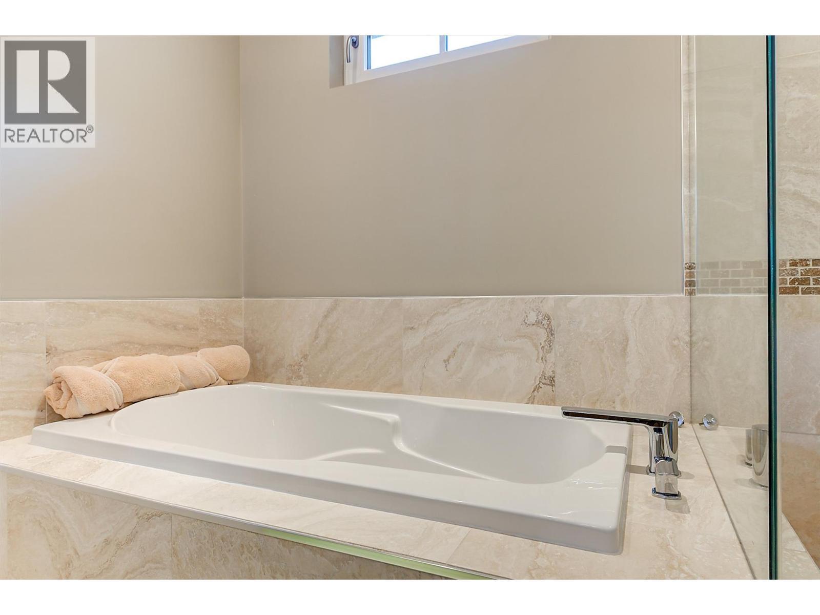 6172 Seymoure Avenue. Peachland, British Columbia