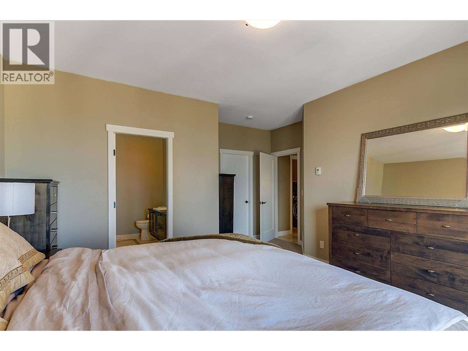 6172 Seymoure Avenue. Peachland, British Columbia