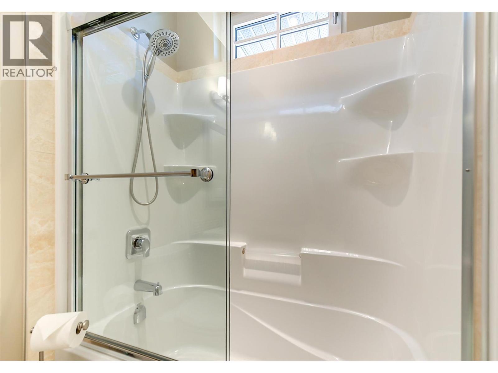 6172 Seymoure Avenue. Peachland, British Columbia