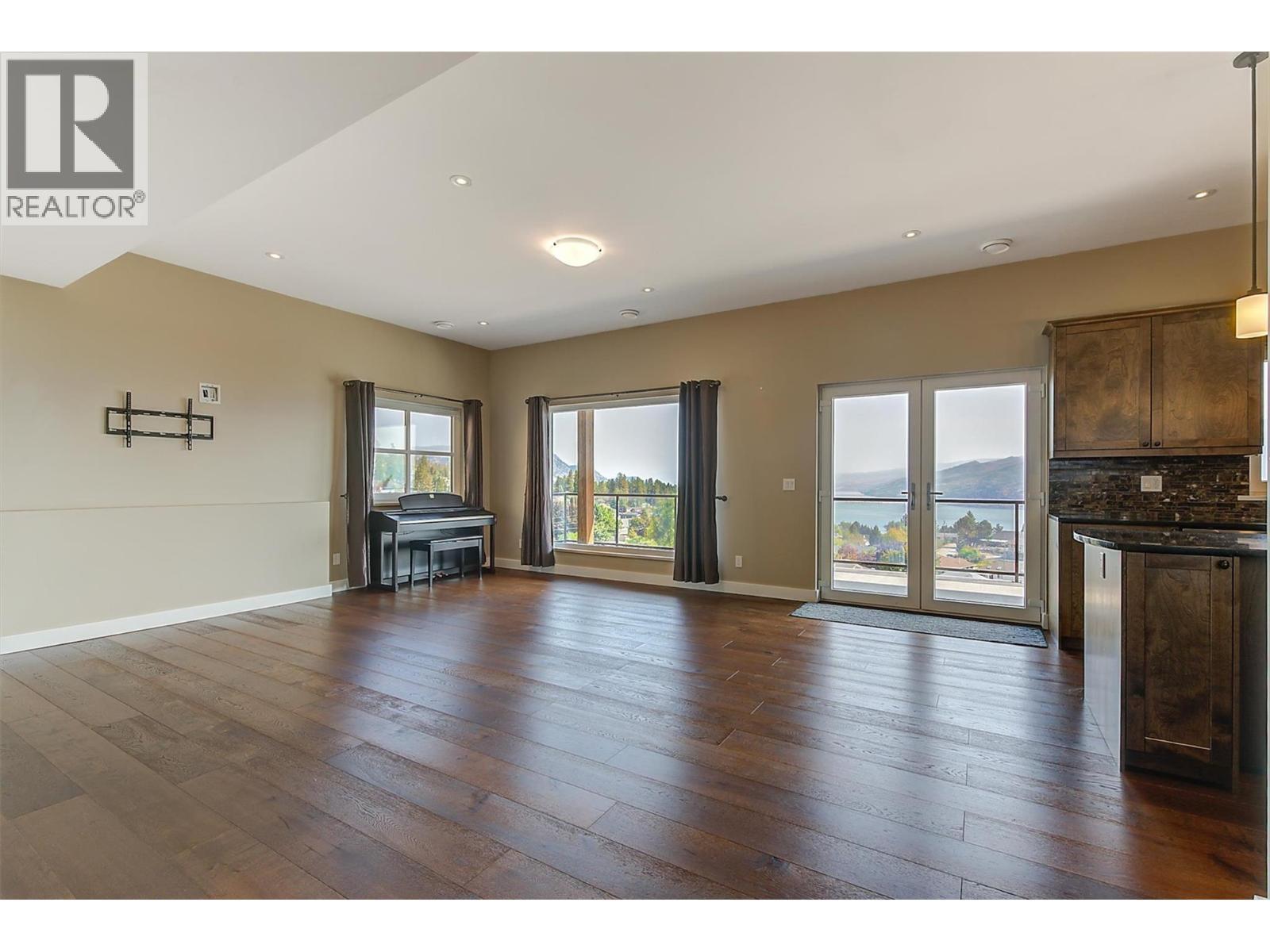 6172 Seymoure Avenue. Peachland, British Columbia