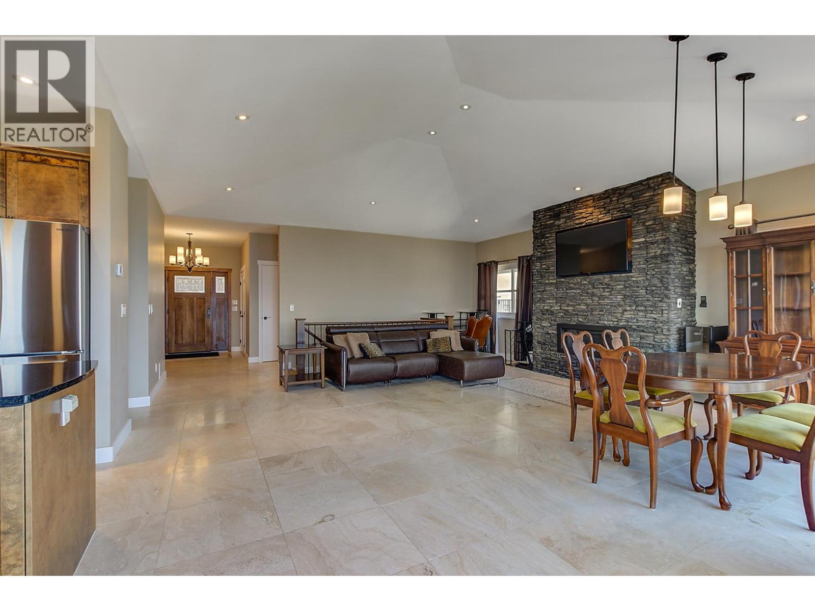 6172 Seymoure Avenue. Peachland, British Columbia