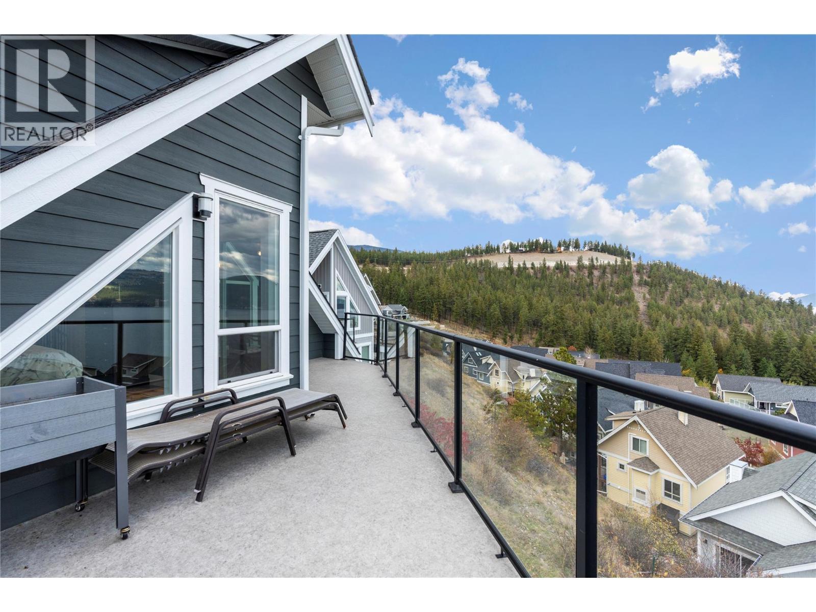 6754 La Palma Loop. Kelowna, British Columbia