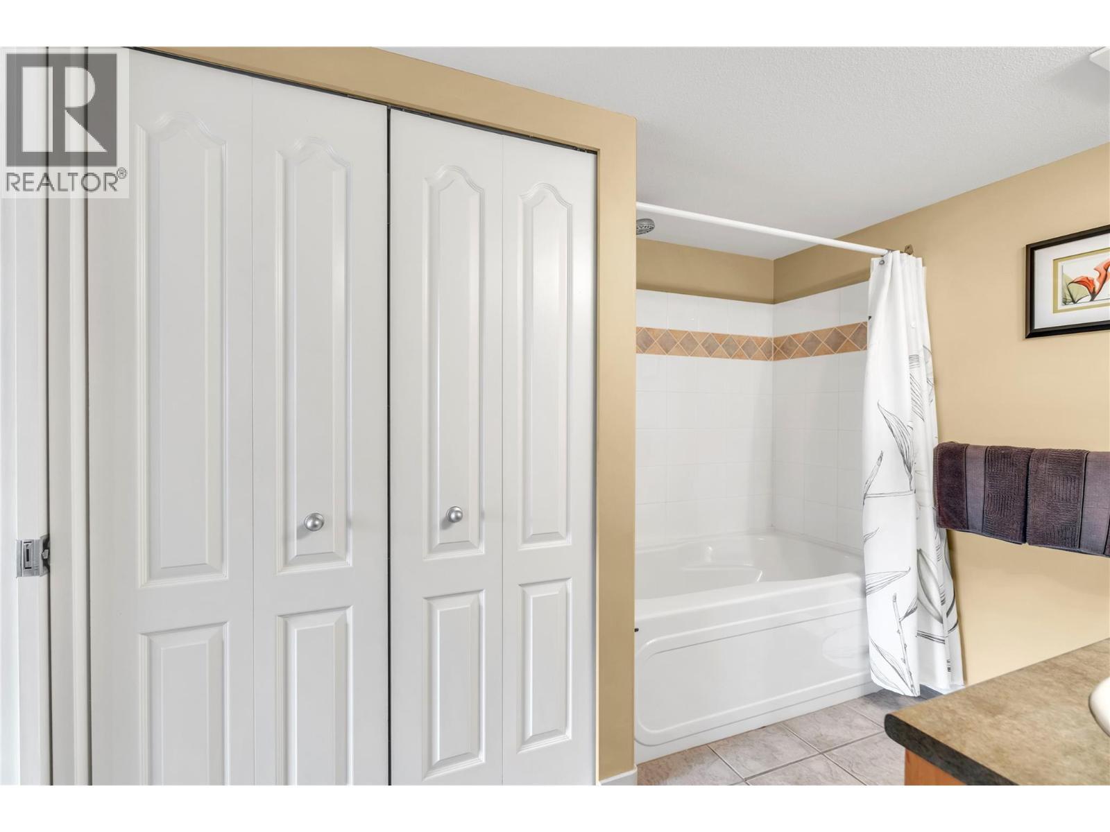 7600 Cottonwood Drive Unit# 304. Osoyoos, British Columbia