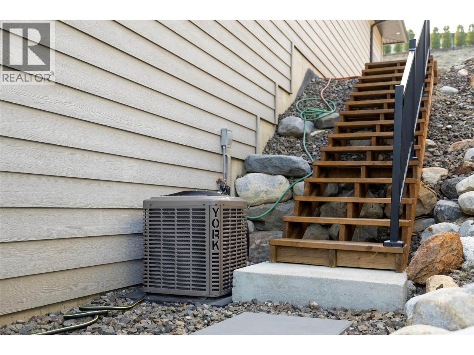 1404 Copper Mountain Court Unit# 33. Vernon, British Columbia