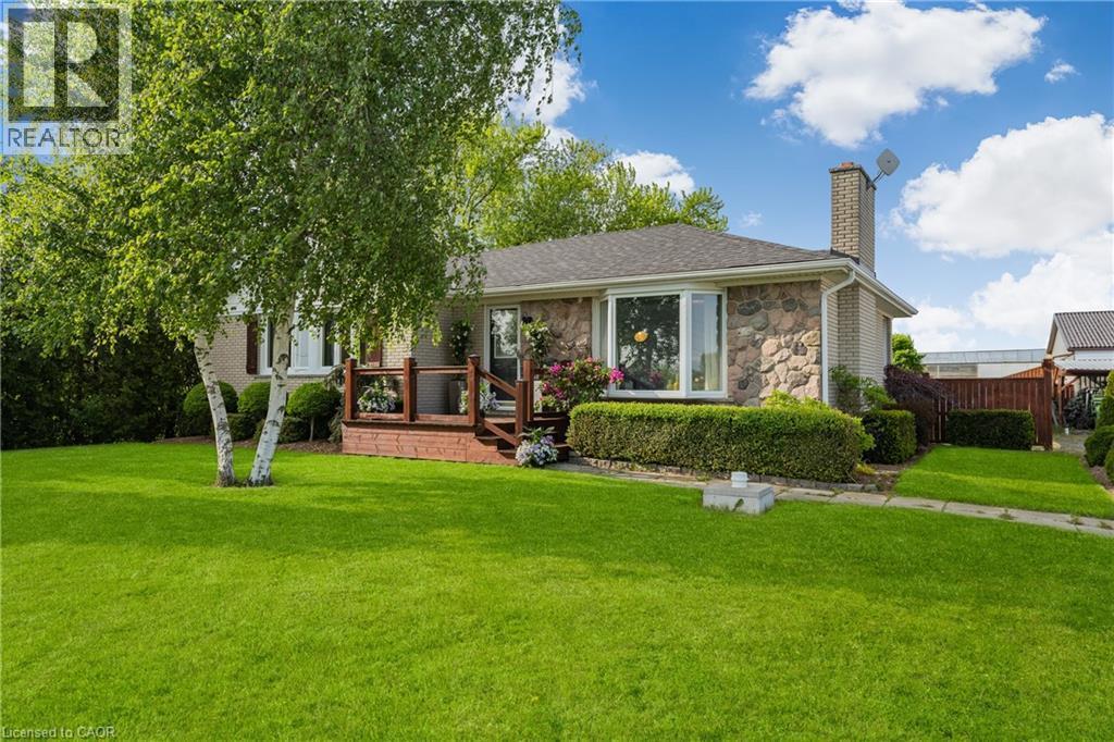 174 Mud Street W, Grassie