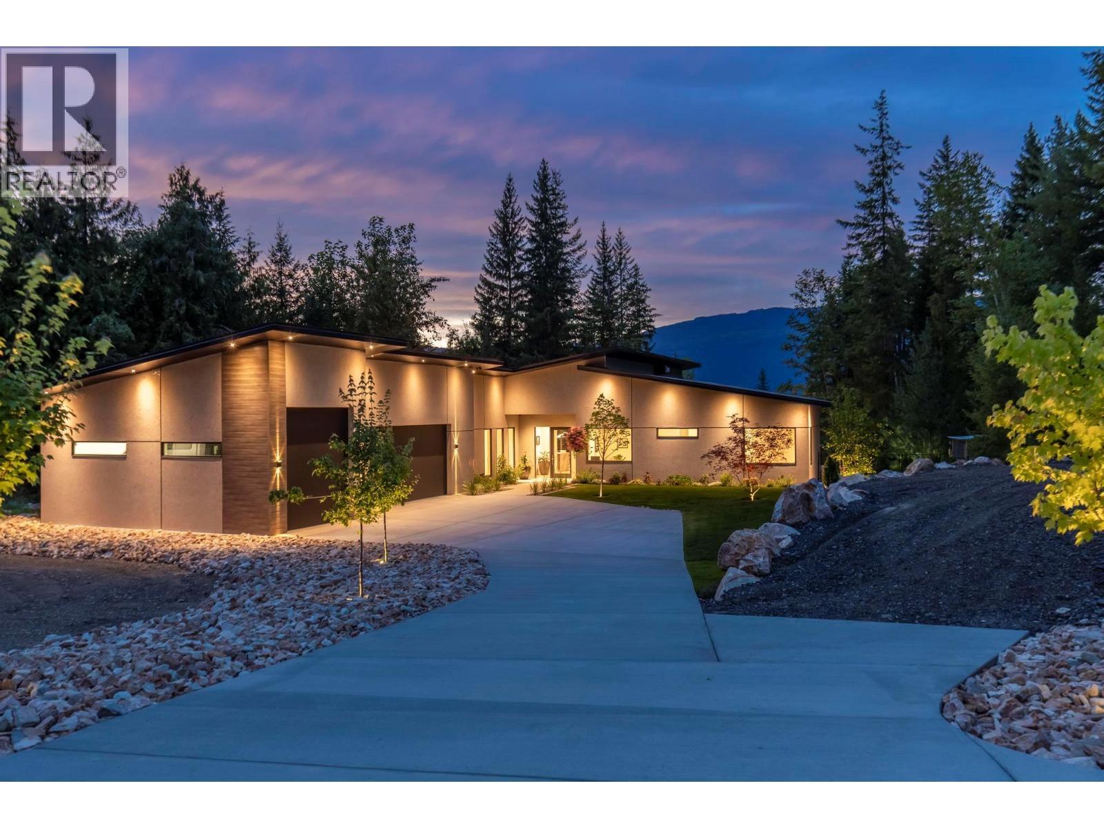 5147 Sunset Drive. Eagle Bay, British Columbia