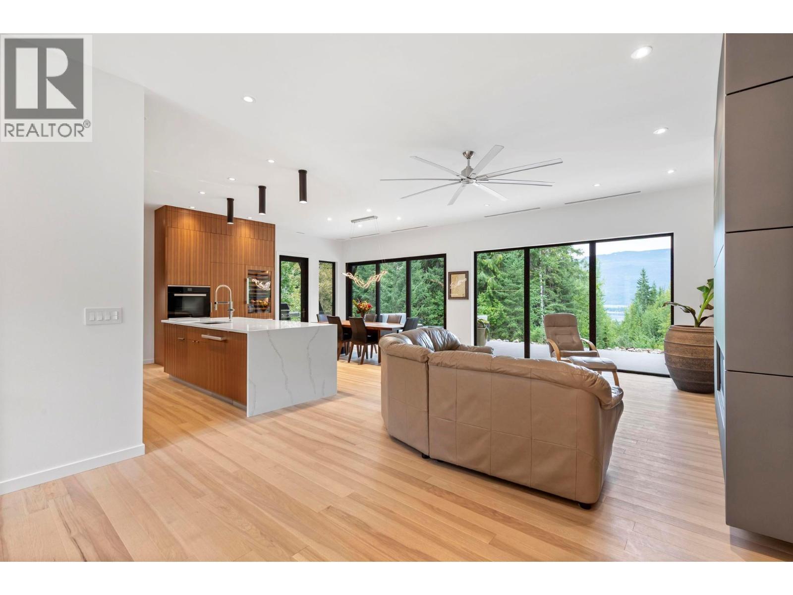 5147 Sunset Drive. Eagle Bay, British Columbia