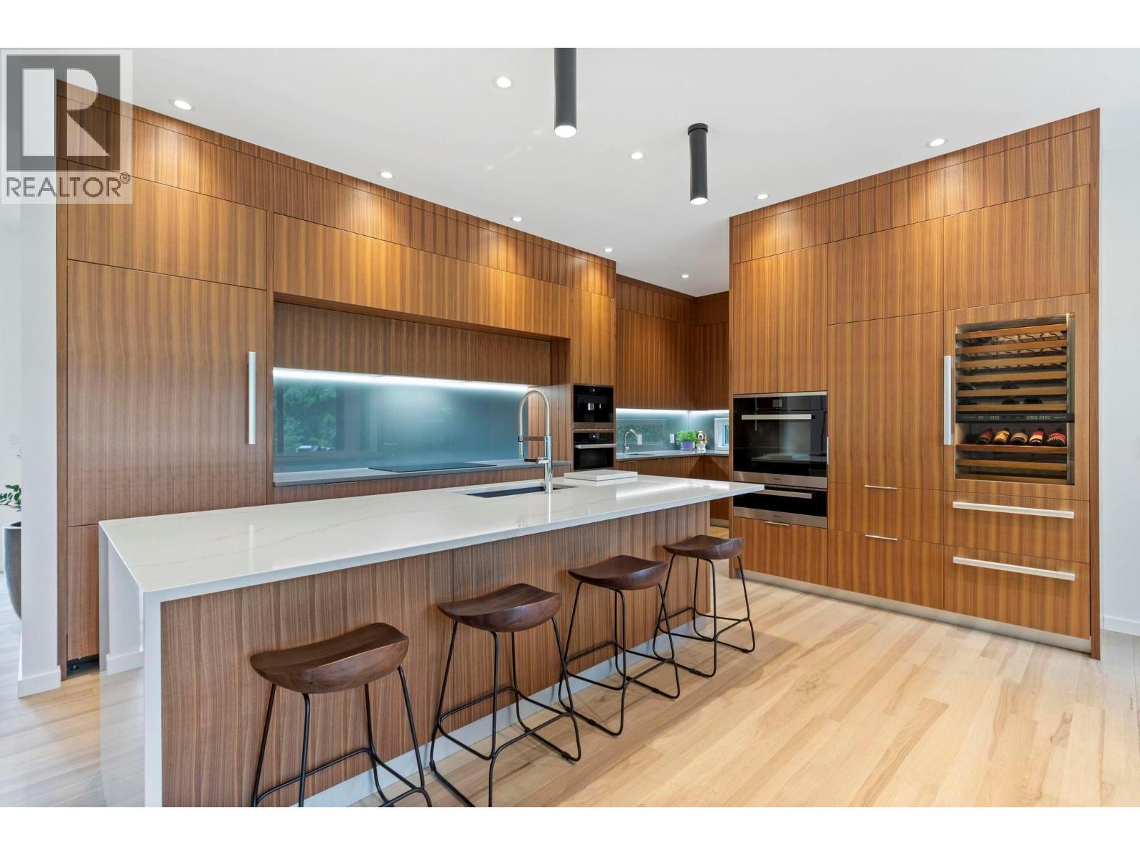 5147 Sunset Drive. Eagle Bay, British Columbia