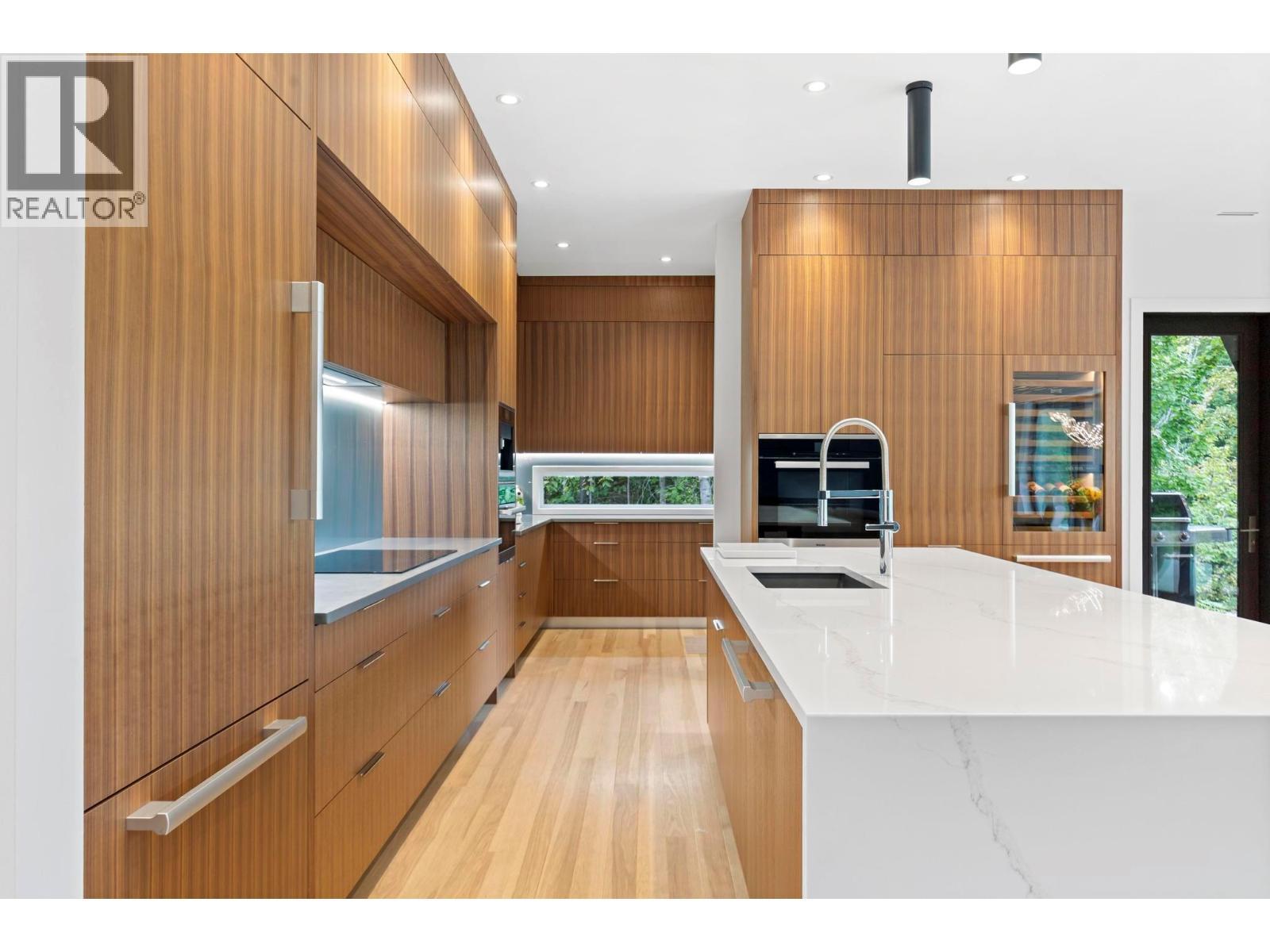 5147 Sunset Drive. Eagle Bay, British Columbia