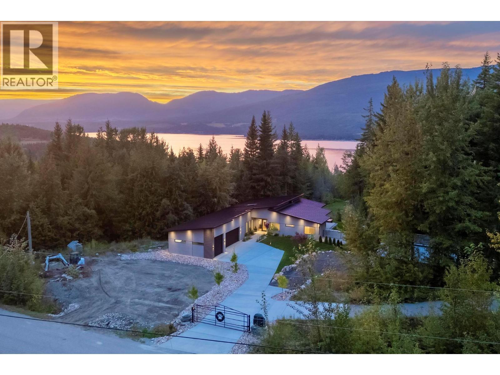 5147 Sunset Drive. Eagle Bay, British Columbia