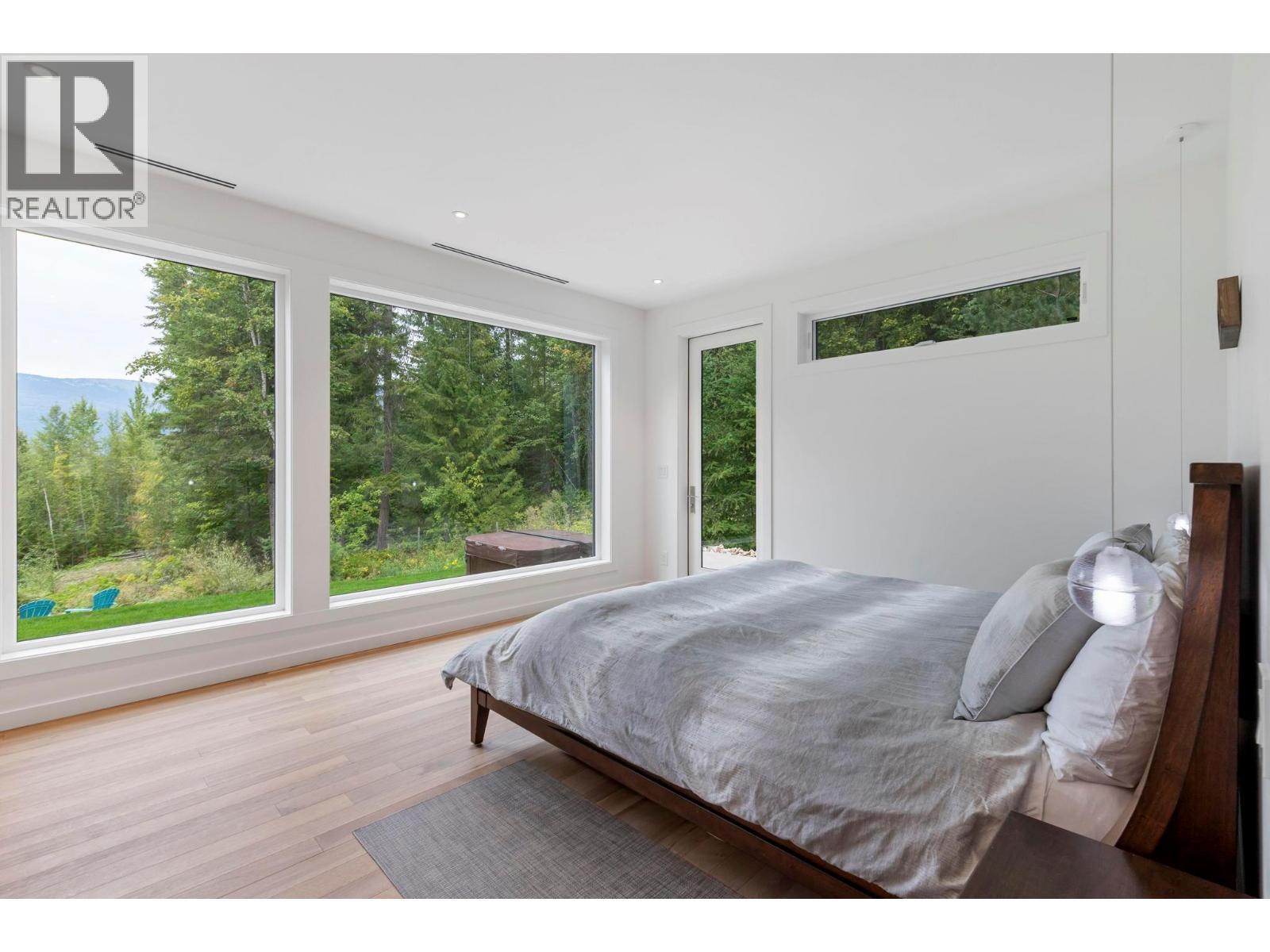 5147 Sunset Drive. Eagle Bay, British Columbia