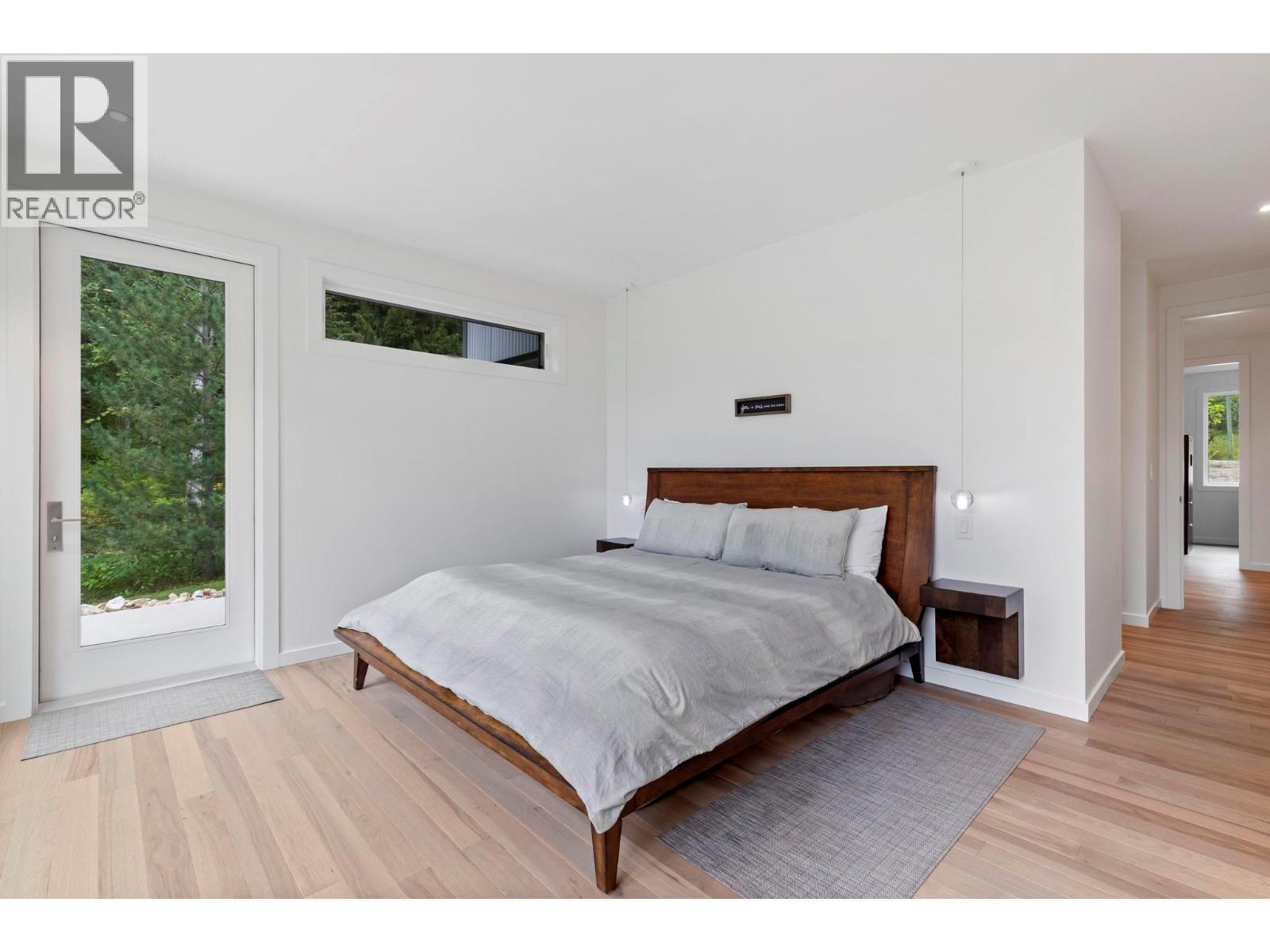 5147 Sunset Drive. Eagle Bay, British Columbia