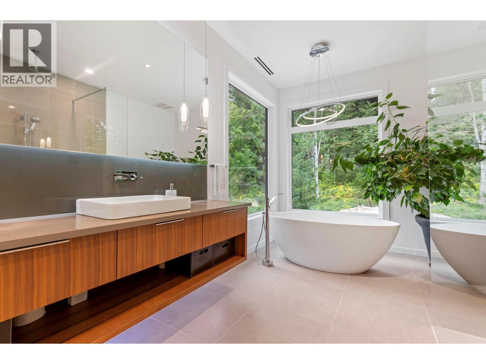 5147 Sunset Drive. Eagle Bay, British Columbia