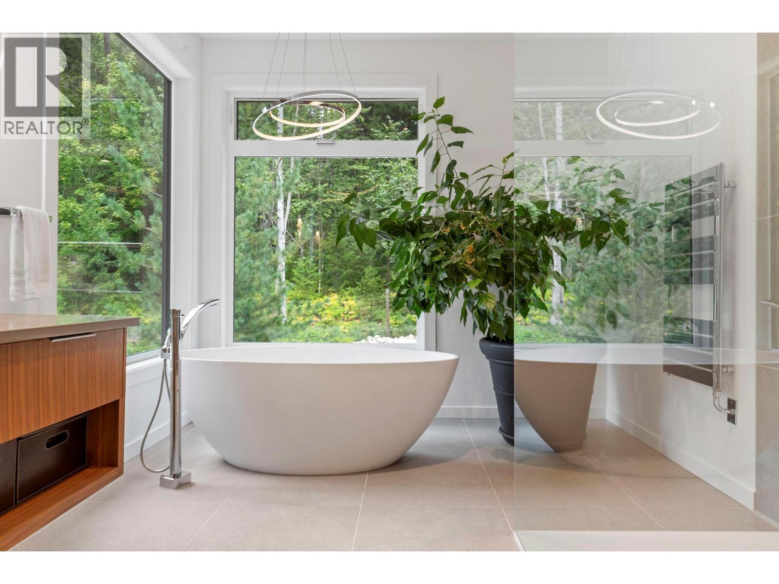 5147 Sunset Drive. Eagle Bay, British Columbia