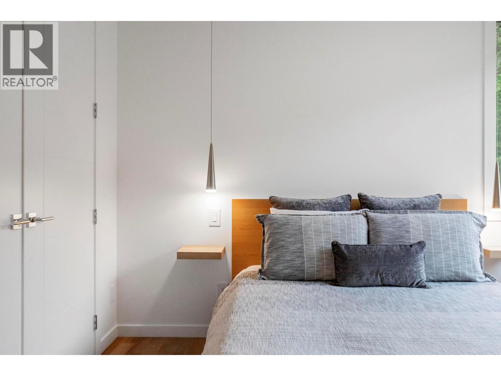 5147 Sunset Drive. Eagle Bay, British Columbia