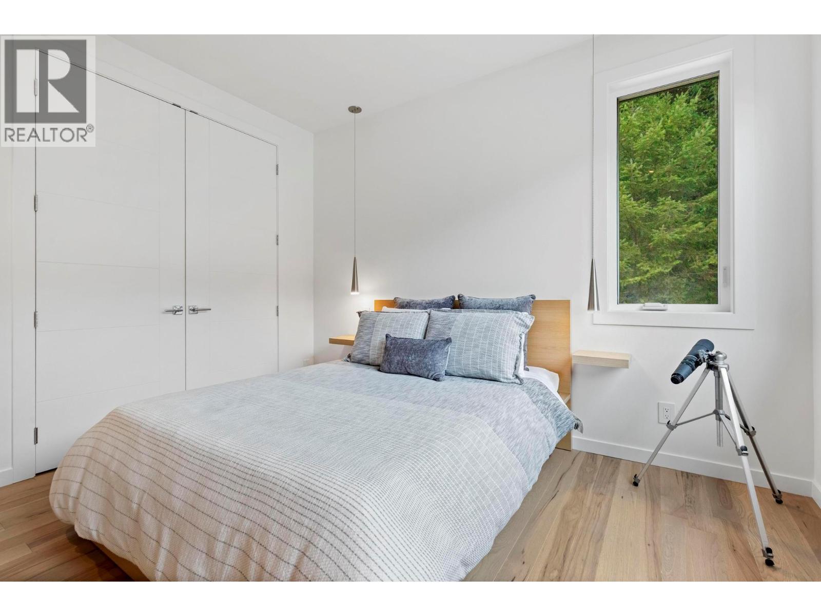 5147 Sunset Drive. Eagle Bay, British Columbia