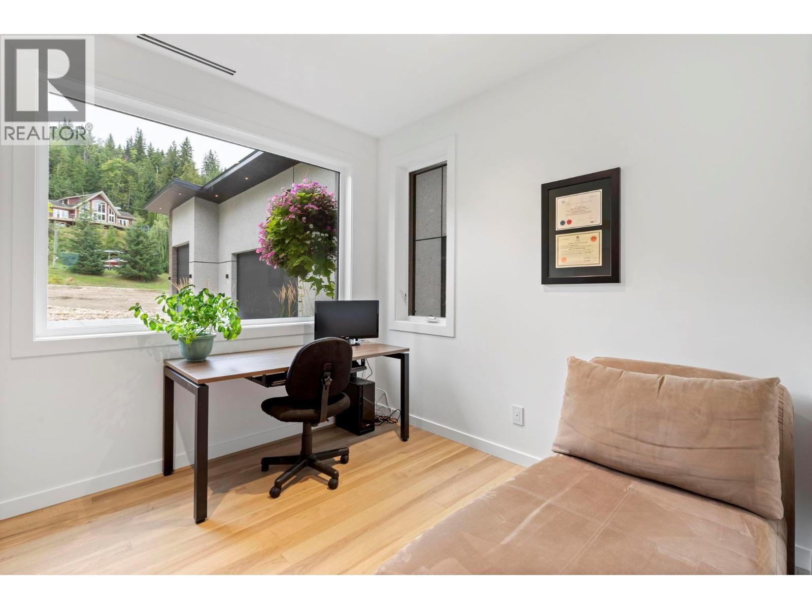 5147 Sunset Drive. Eagle Bay, British Columbia