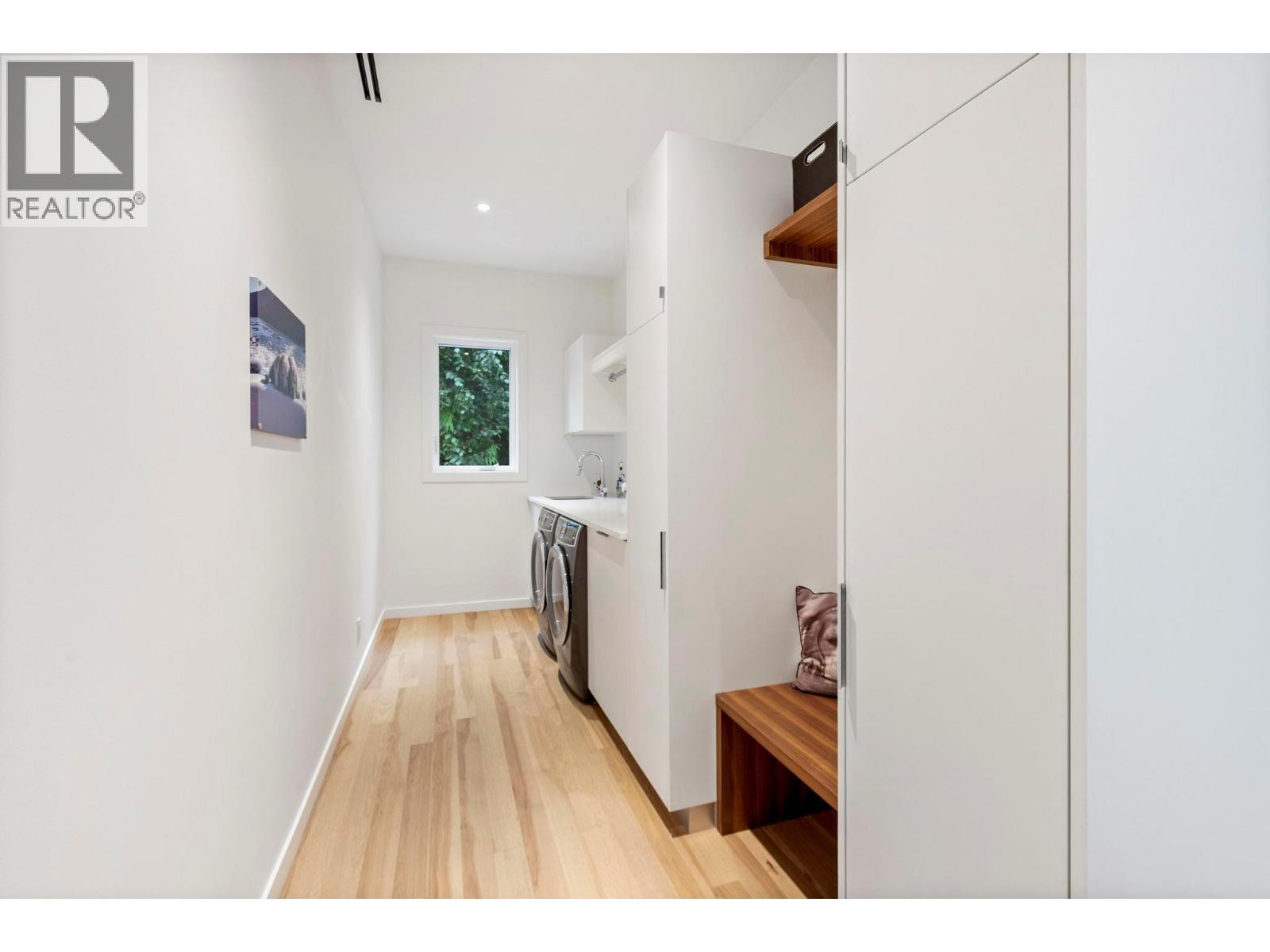 5147 Sunset Drive. Eagle Bay, British Columbia