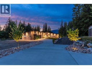 5147 Sunset Drive. Eagle Bay, British Columbia