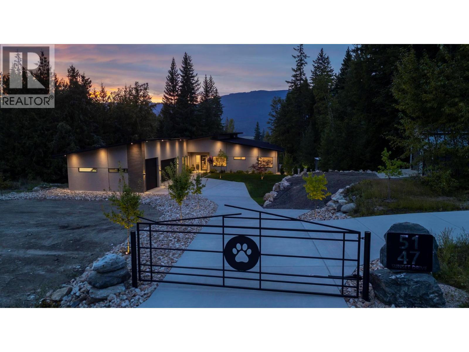 5147 Sunset Drive. Eagle Bay, British Columbia