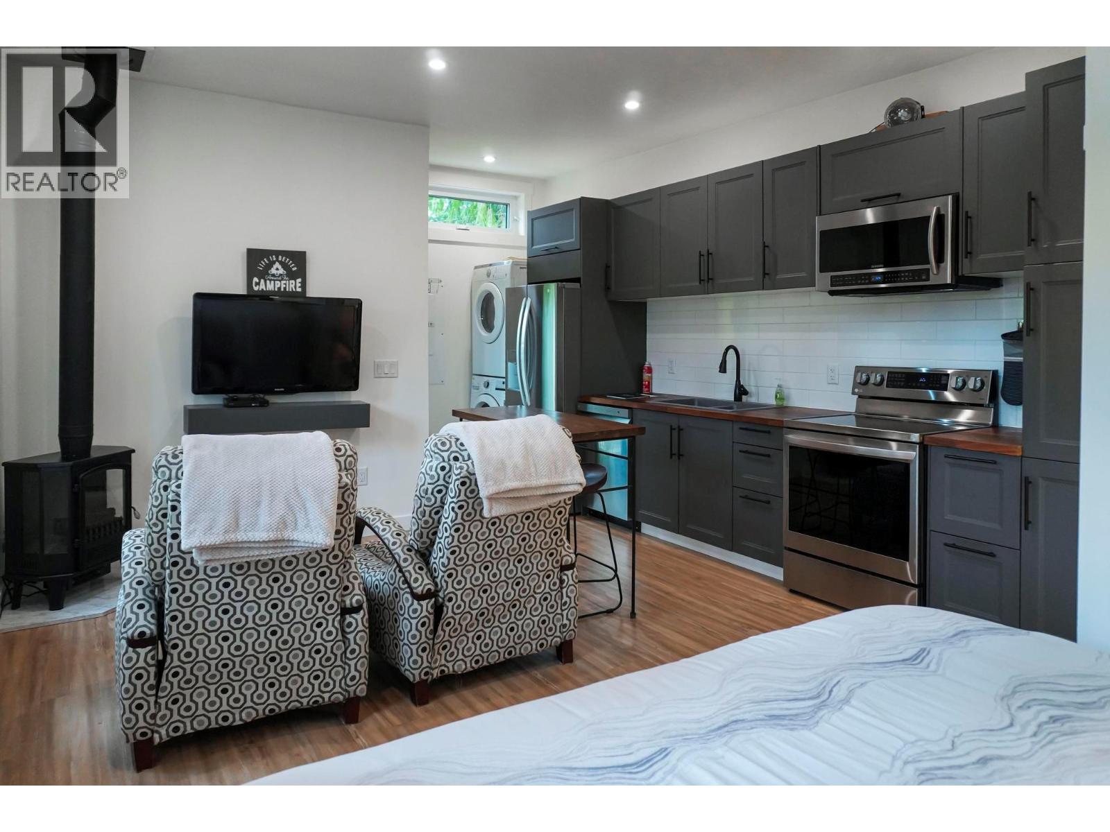 5147 Sunset Drive. Eagle Bay, British Columbia