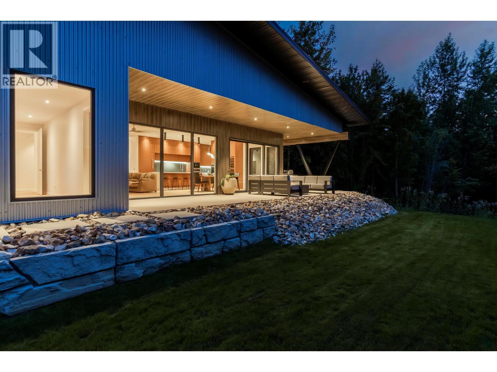 5147 Sunset Drive. Eagle Bay, British Columbia