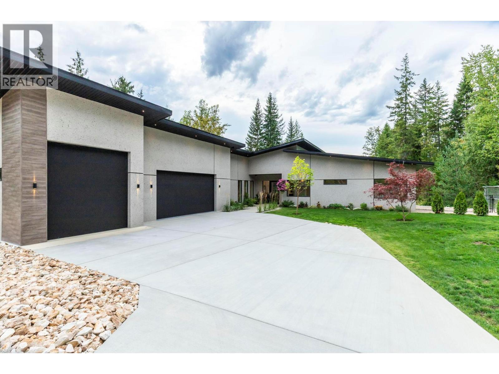 5147 Sunset Drive. Eagle Bay, British Columbia