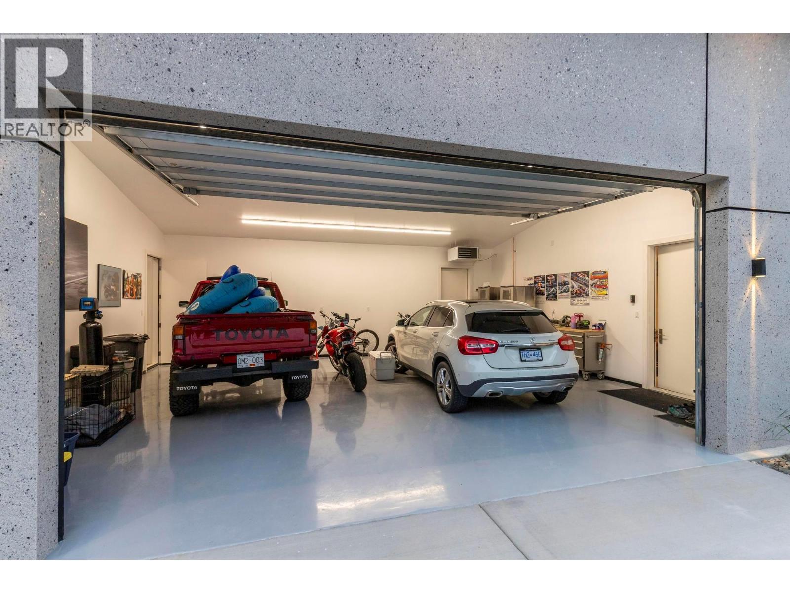 5147 Sunset Drive. Eagle Bay, British Columbia