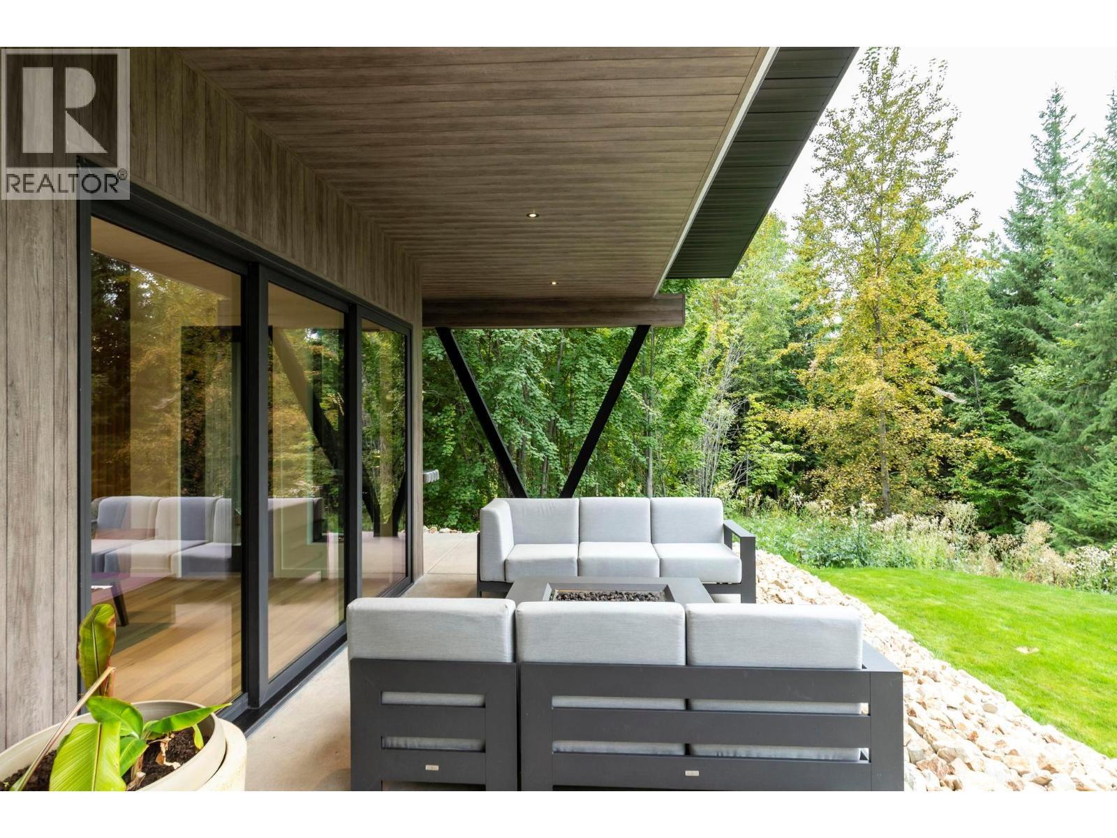 5147 Sunset Drive. Eagle Bay, British Columbia