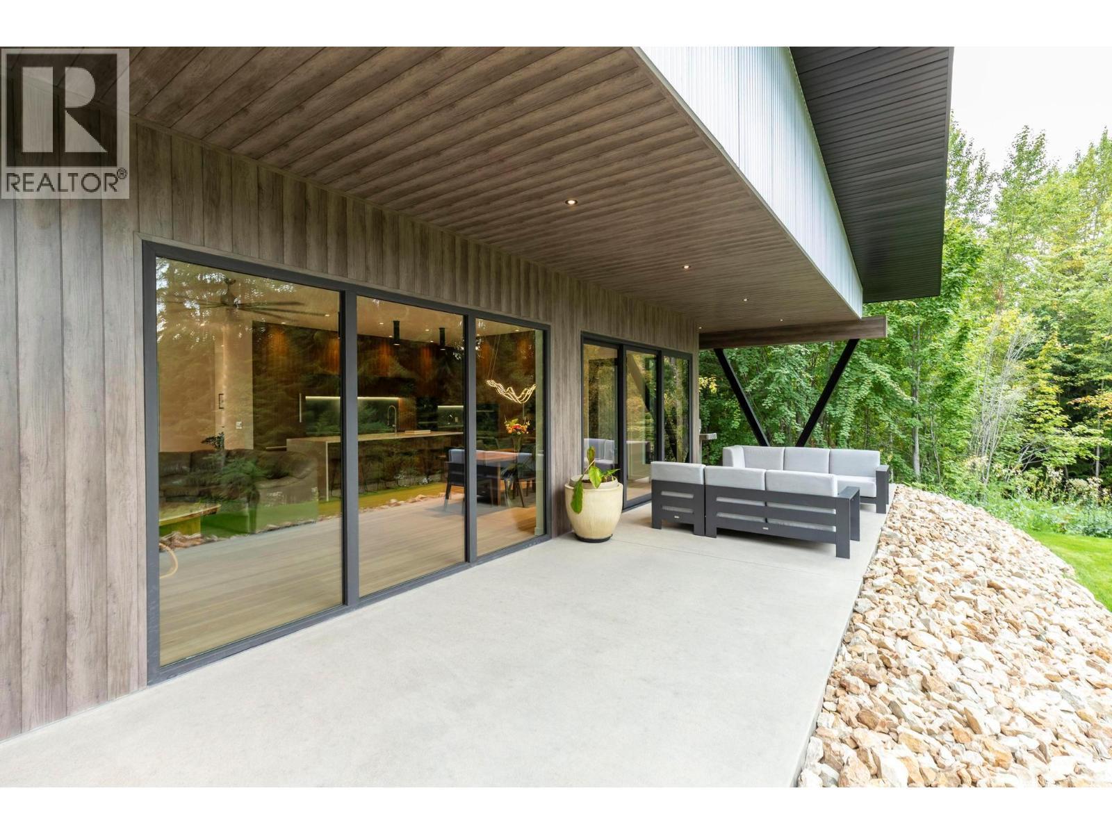 5147 Sunset Drive. Eagle Bay, British Columbia