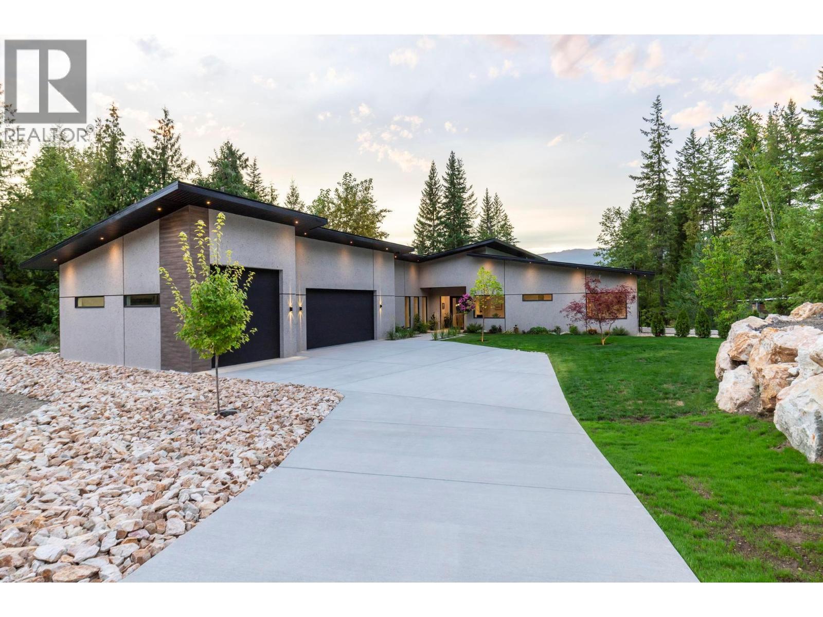 5147 Sunset Drive. Eagle Bay, British Columbia