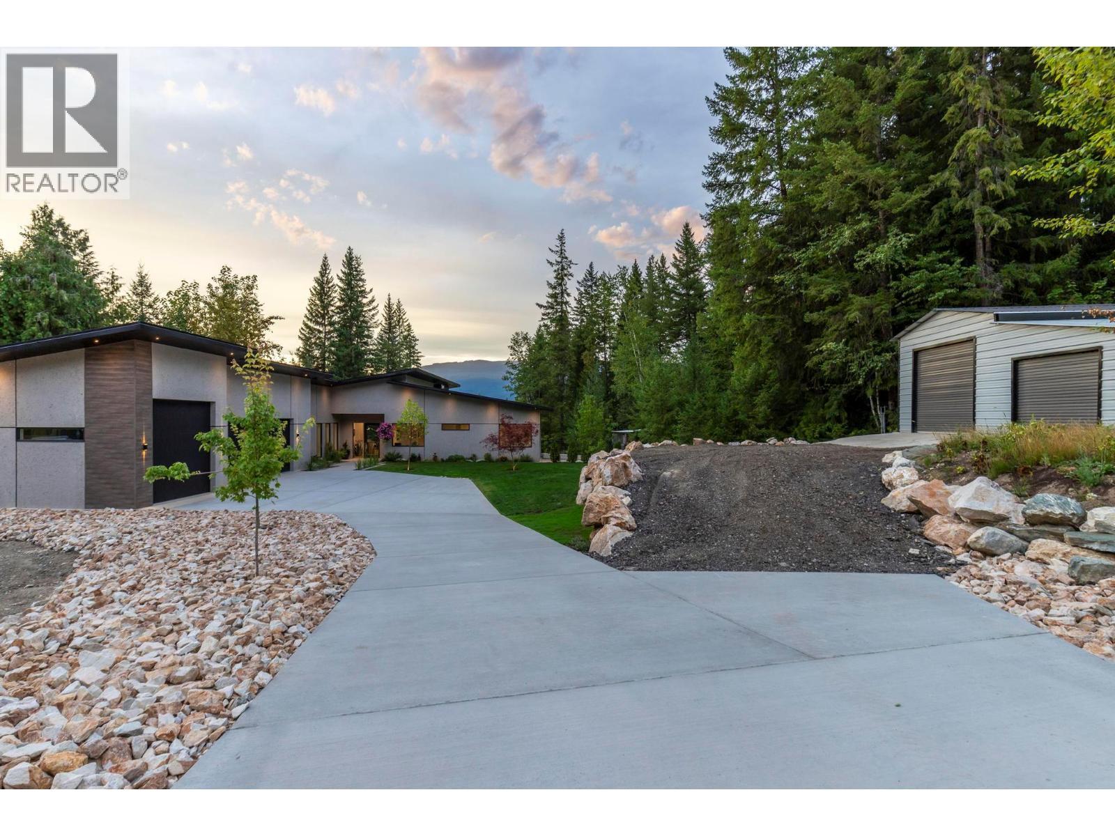 5147 Sunset Drive. Eagle Bay, British Columbia