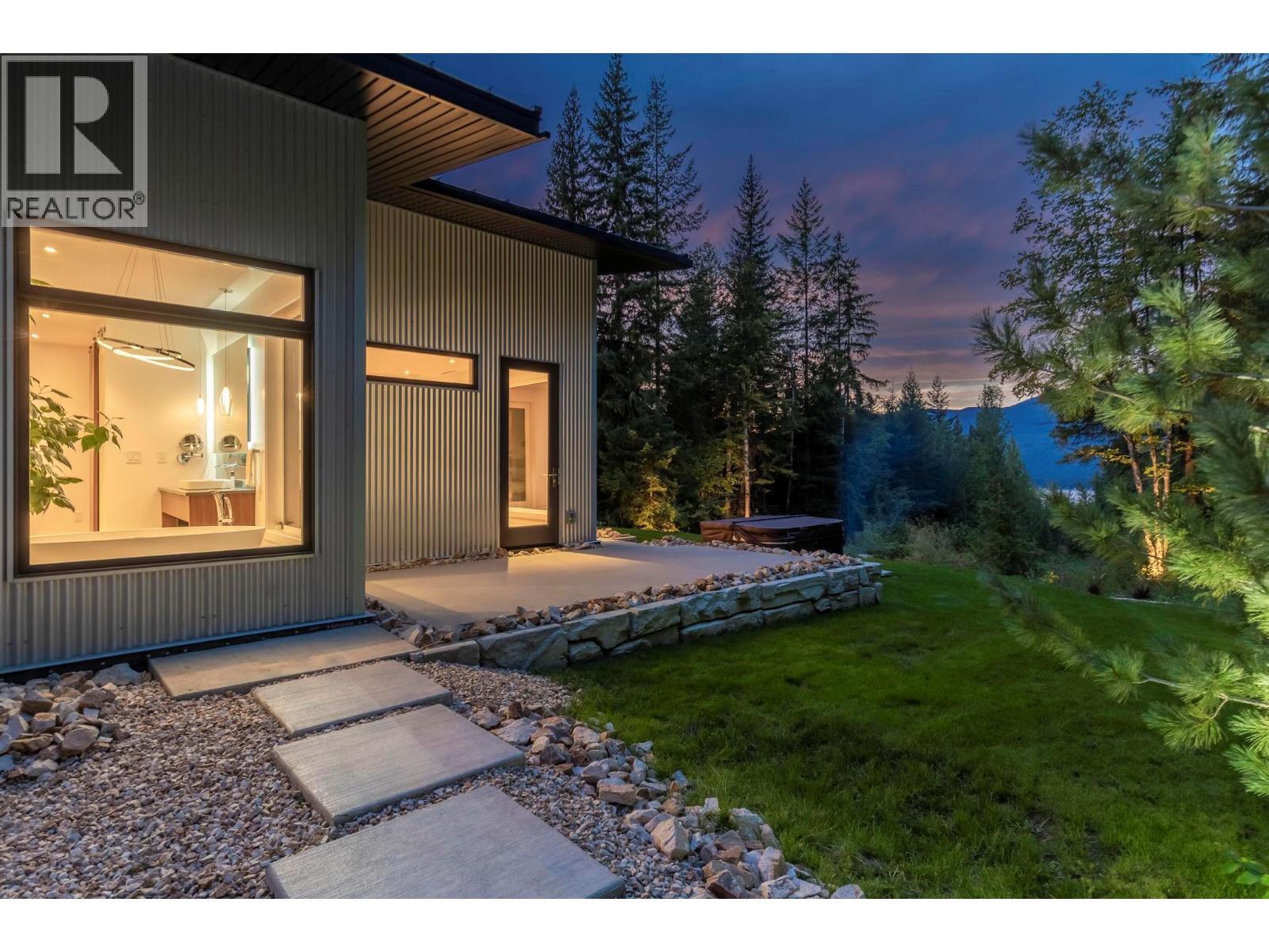 5147 Sunset Drive. Eagle Bay, British Columbia