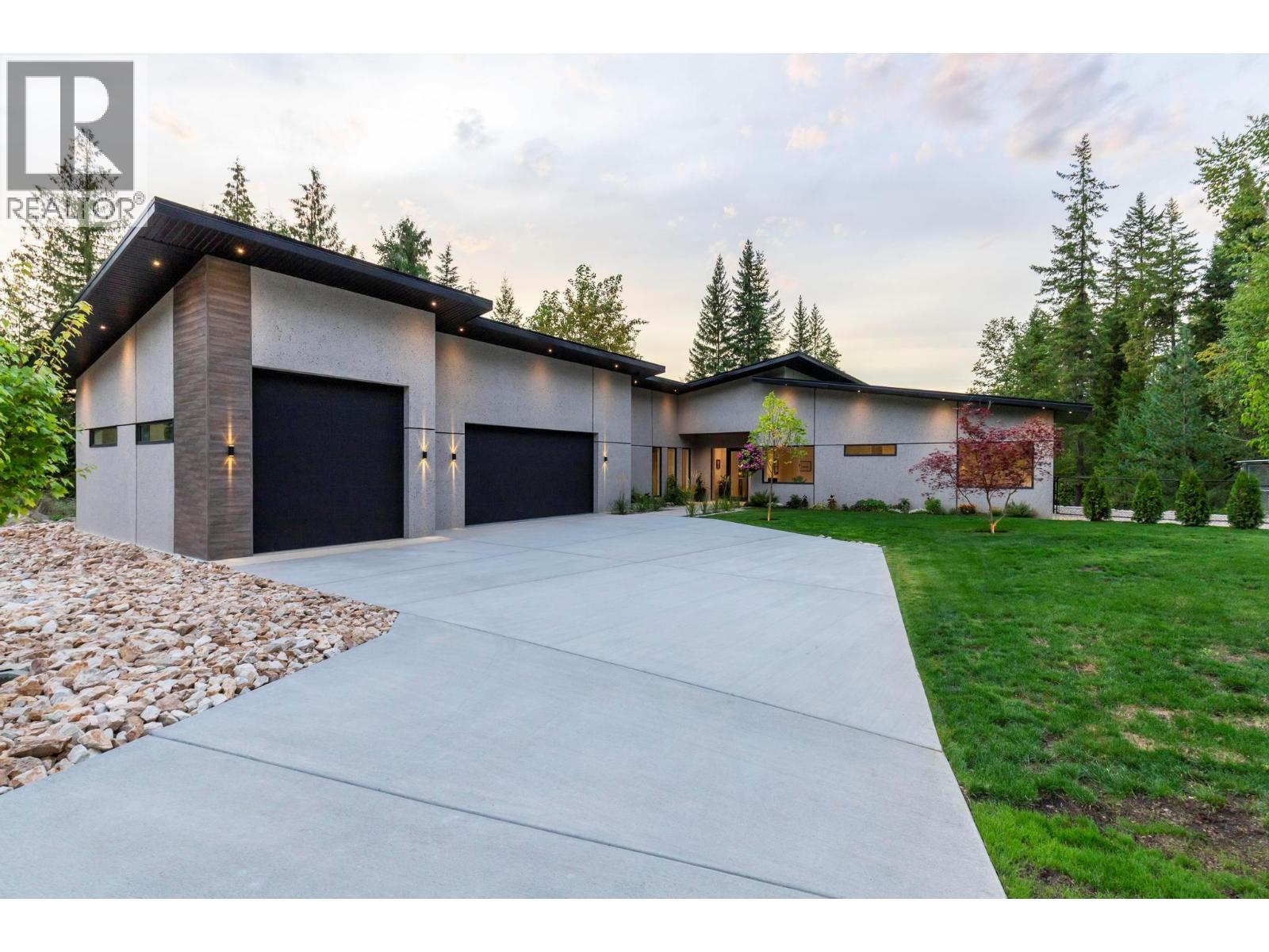 5147 Sunset Drive. Eagle Bay, British Columbia