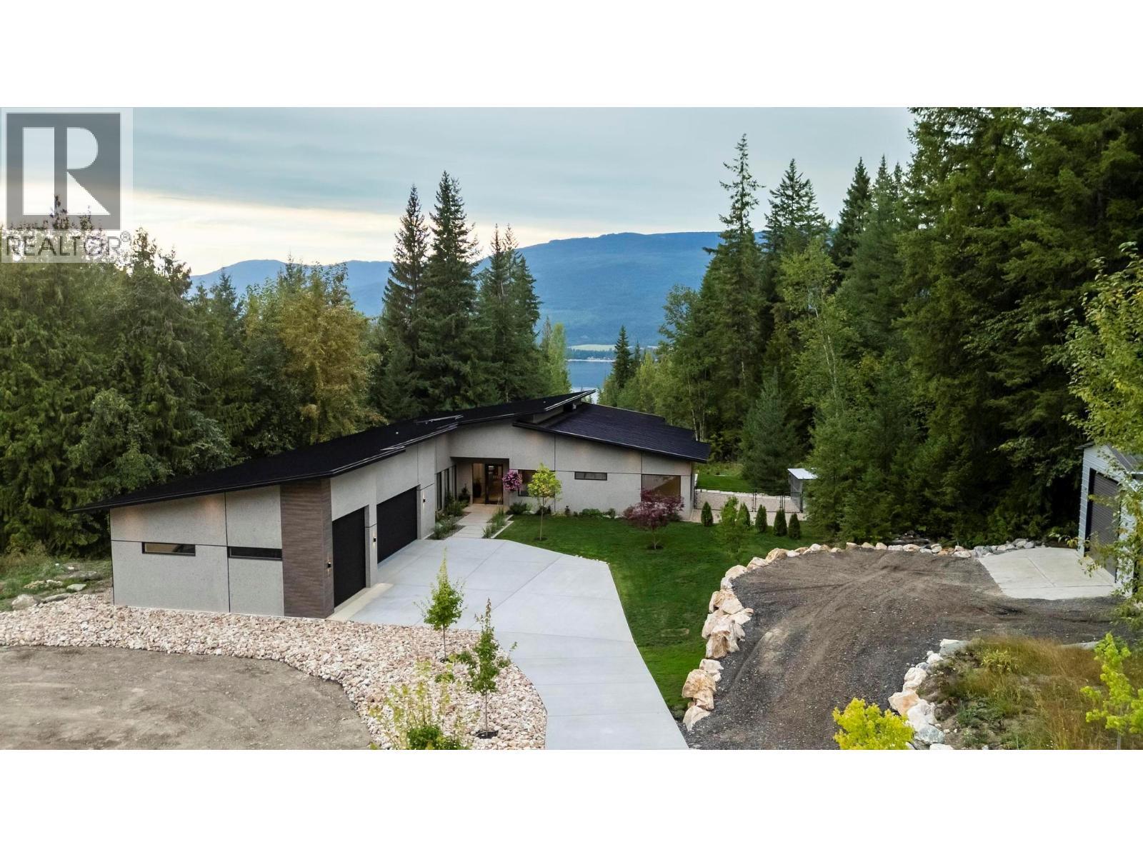 5147 Sunset Drive. Eagle Bay, British Columbia