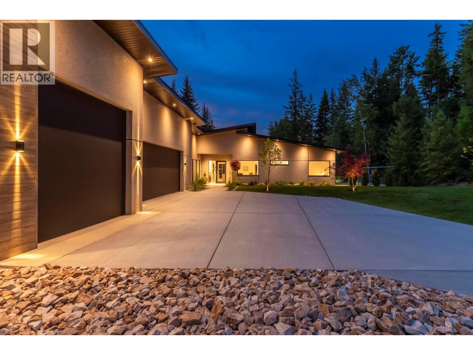 5147 Sunset Drive. Eagle Bay, British Columbia